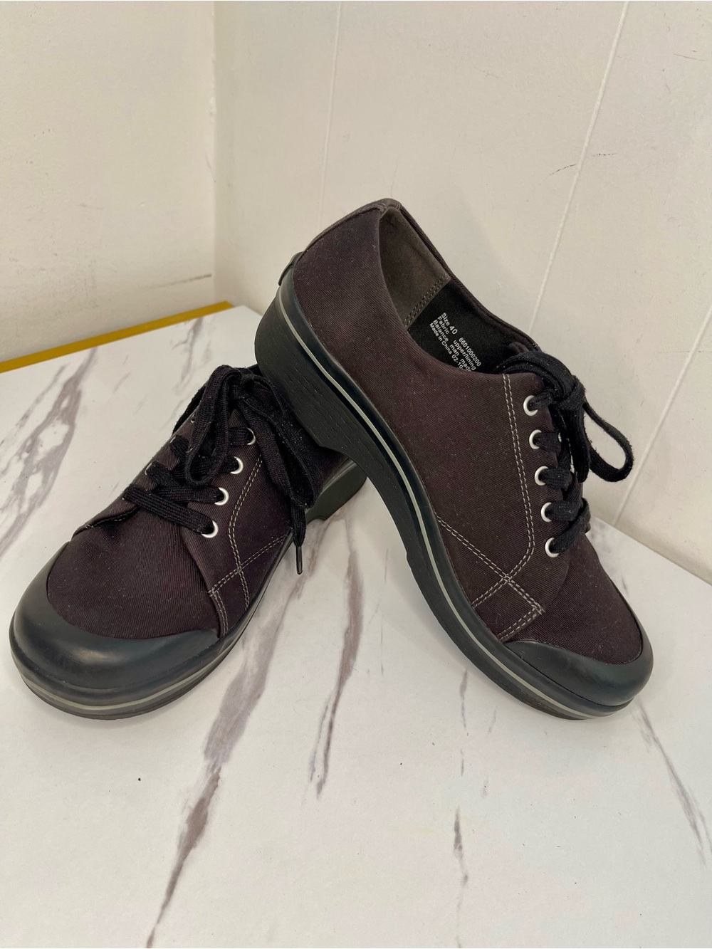 Dansko Womens 40/US 9.5-10 Veda Vegan Sneakers Black LaceUp Casual Comfort Retro